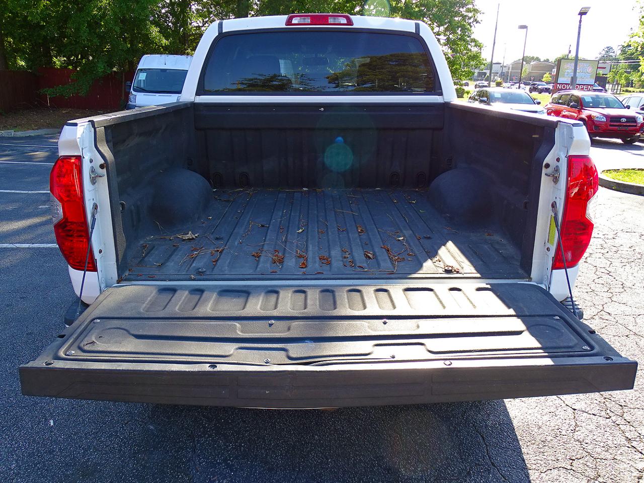 Toyota Tundra 4WD Truck CrewMax 5.7L FFV V8 6-Spd AT SR5 (Natl) 2014