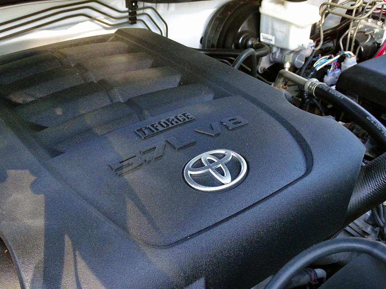 Toyota Tundra 4WD Truck CrewMax 5.7L FFV V8 6-Spd AT SR5 (Natl) 2014