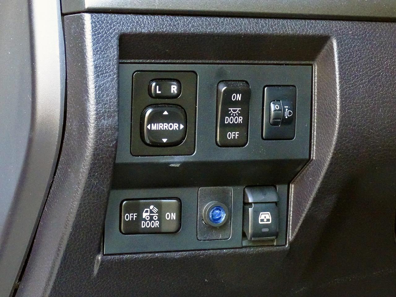 Toyota Tundra 4WD Truck CrewMax 5.7L FFV V8 6-Spd AT SR5 (Natl) 2014