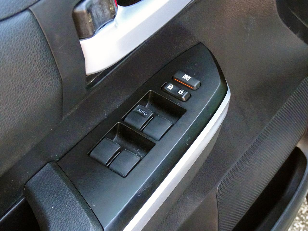 Toyota Tundra 4WD Truck CrewMax 5.7L FFV V8 6-Spd AT SR5 (Natl) 2014