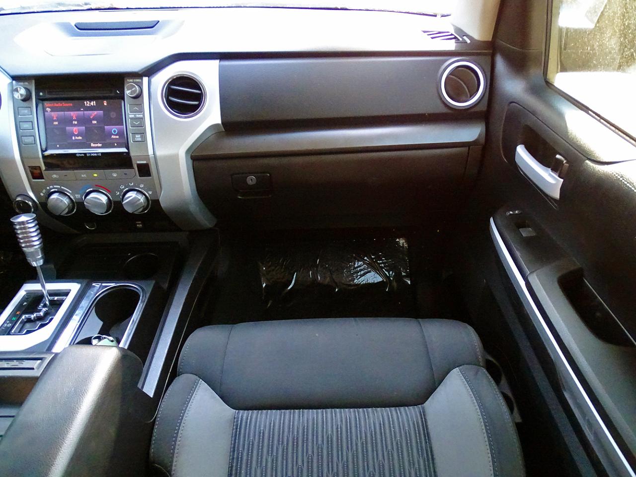 Toyota Tundra 4WD Truck CrewMax 5.7L FFV V8 6-Spd AT SR5 (Natl) 2014