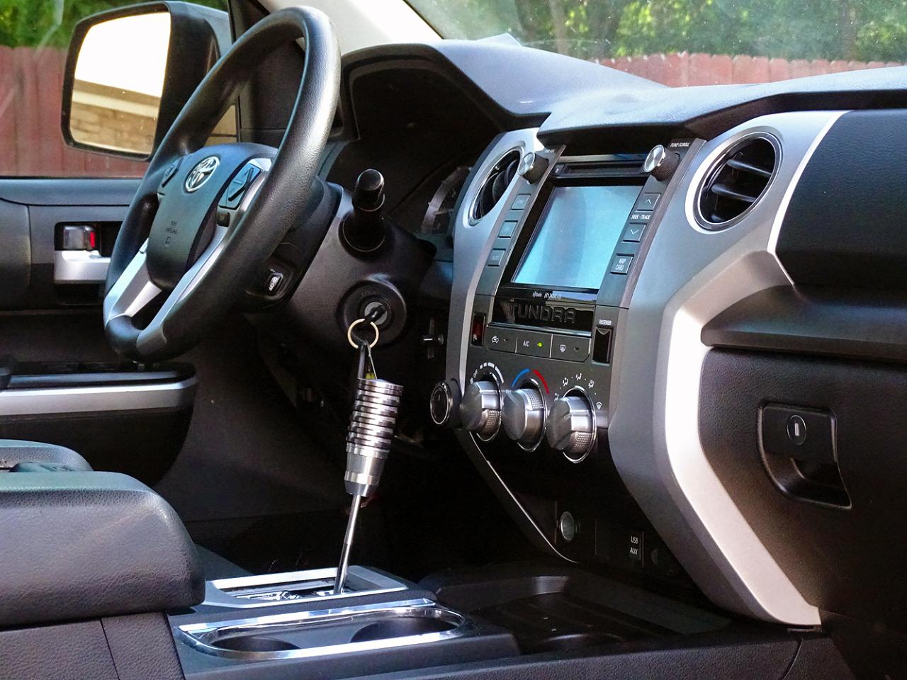 Toyota Tundra 4WD Truck CrewMax 5.7L FFV V8 6-Spd AT SR5 (Natl) 2014