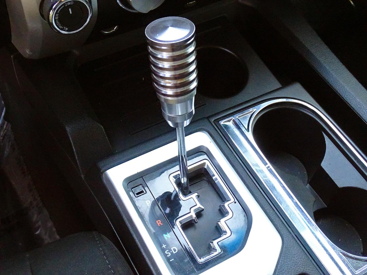 Toyota Tundra 4WD Truck CrewMax 5.7L FFV V8 6-Spd AT SR5 (Natl) 2014
