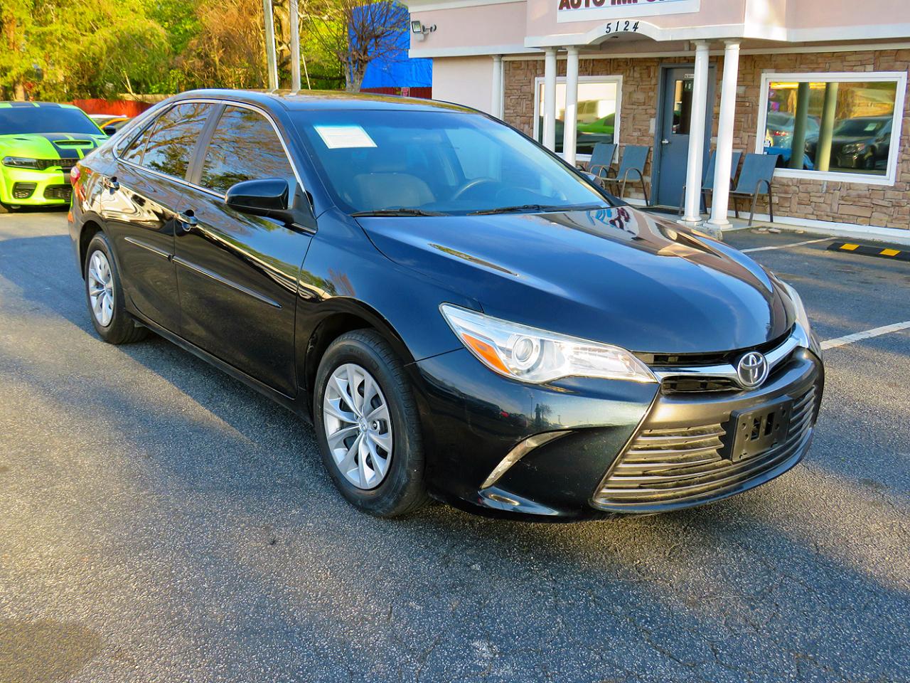 Toyota Camry 4dr Sdn I4 Auto LE (Natl) 2015