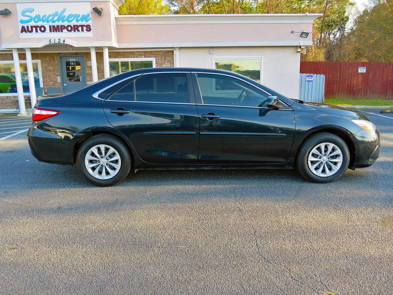Toyota Camry 4dr Sdn I4 Auto LE (Natl) 2015