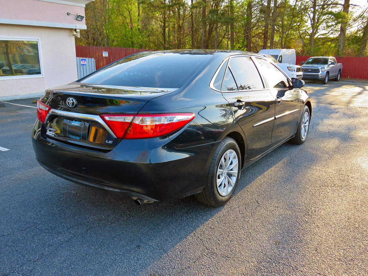 Toyota Camry 4dr Sdn I4 Auto LE (Natl) 2015