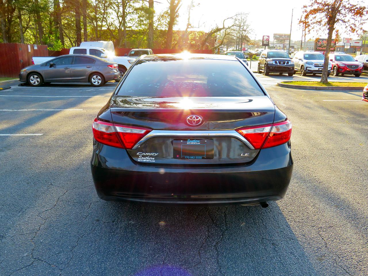 Toyota Camry 4dr Sdn I4 Auto LE (Natl) 2015