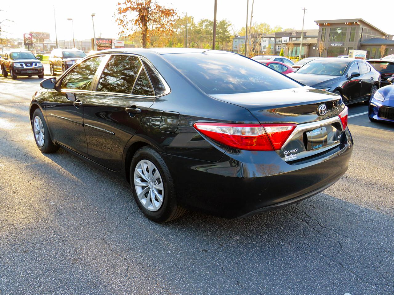 Toyota Camry 4dr Sdn I4 Auto LE (Natl) 2015