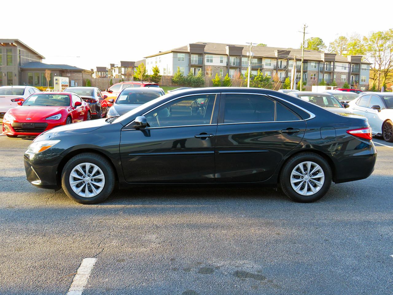 Toyota Camry 4dr Sdn I4 Auto LE (Natl) 2015