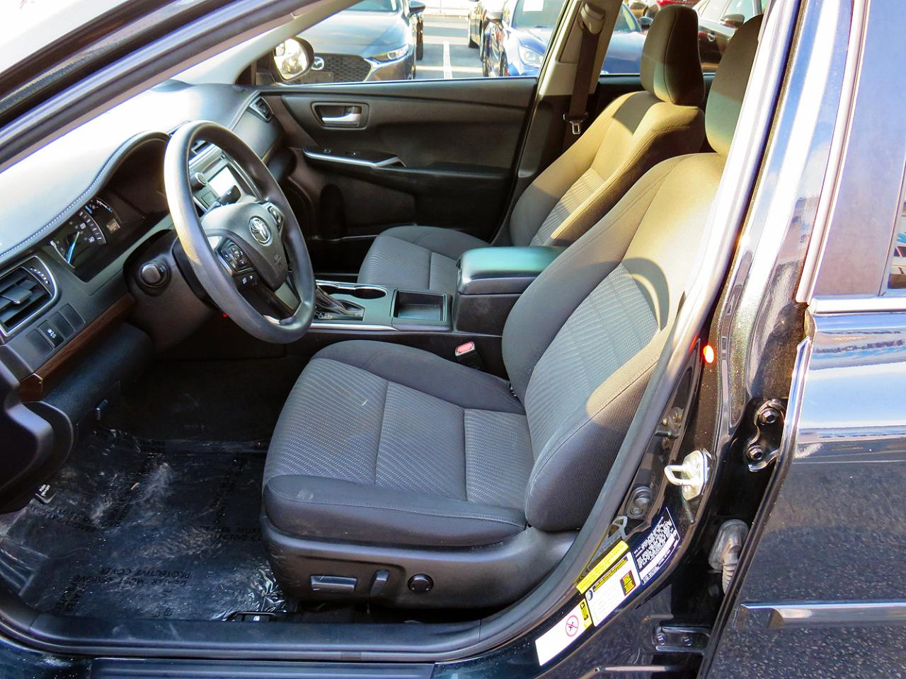 Toyota Camry 4dr Sdn I4 Auto LE (Natl) 2015