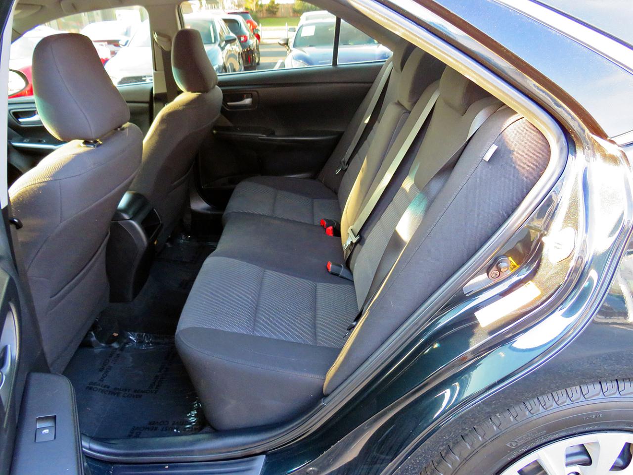 Toyota Camry 4dr Sdn I4 Auto LE (Natl) 2015