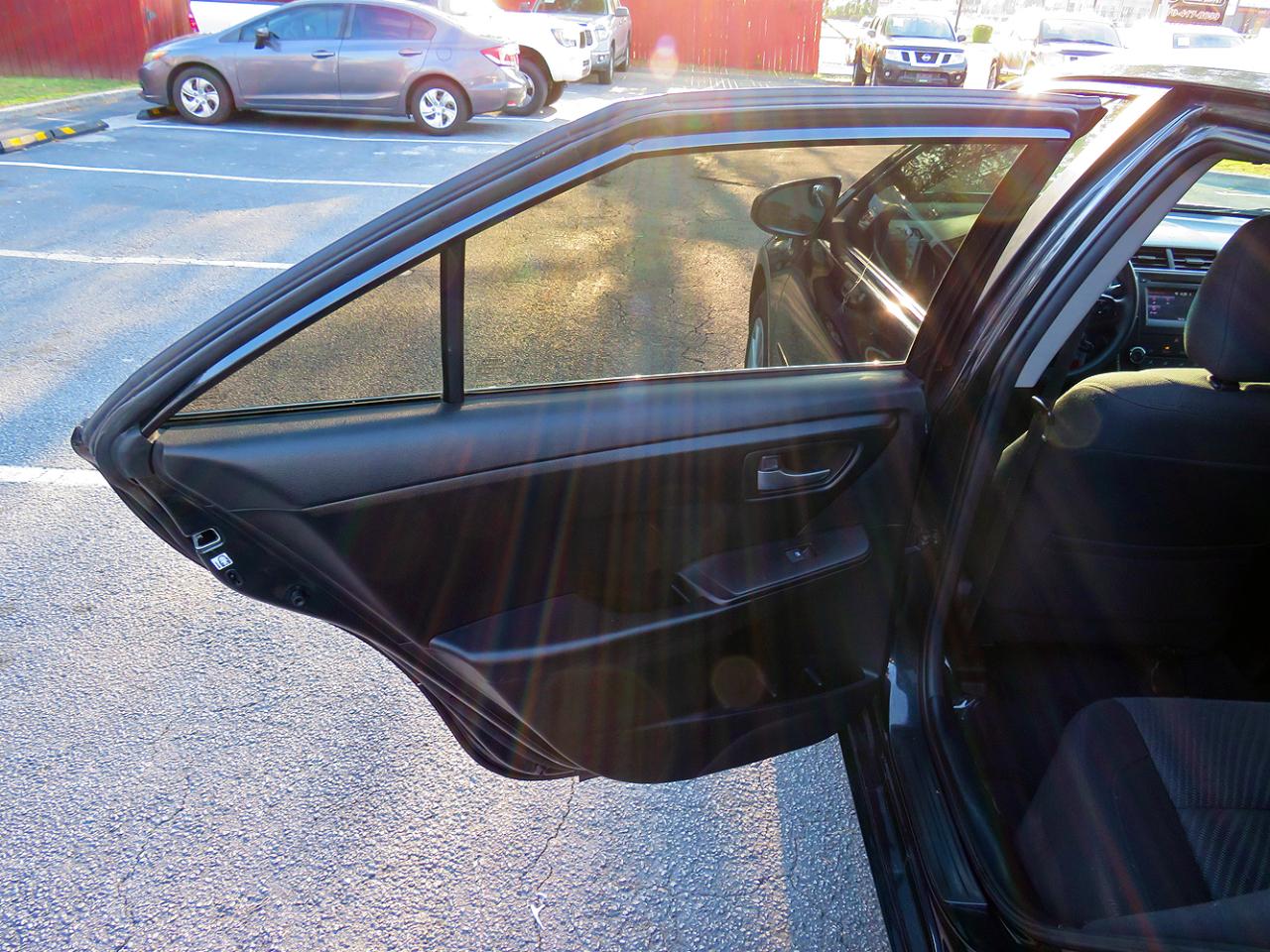 Toyota Camry 4dr Sdn I4 Auto LE (Natl) 2015