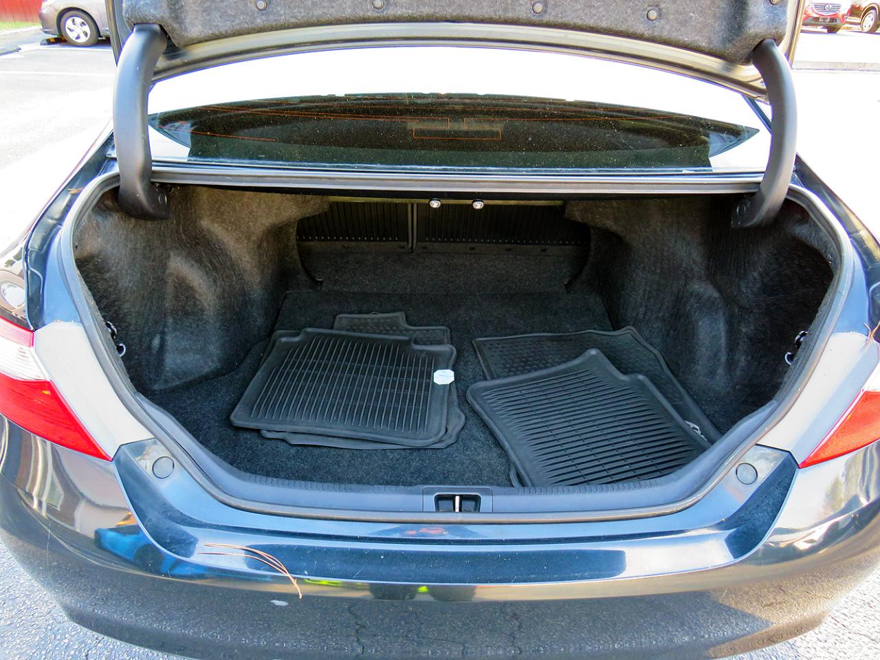 Toyota Camry 4dr Sdn I4 Auto LE (Natl) 2015