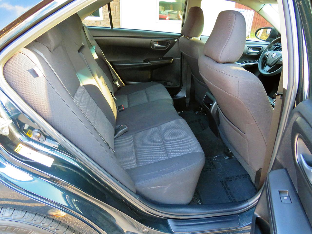 Toyota Camry 4dr Sdn I4 Auto LE (Natl) 2015