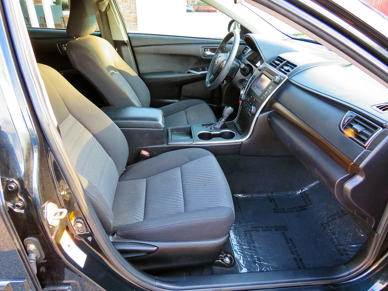 Toyota Camry 4dr Sdn I4 Auto LE (Natl) 2015