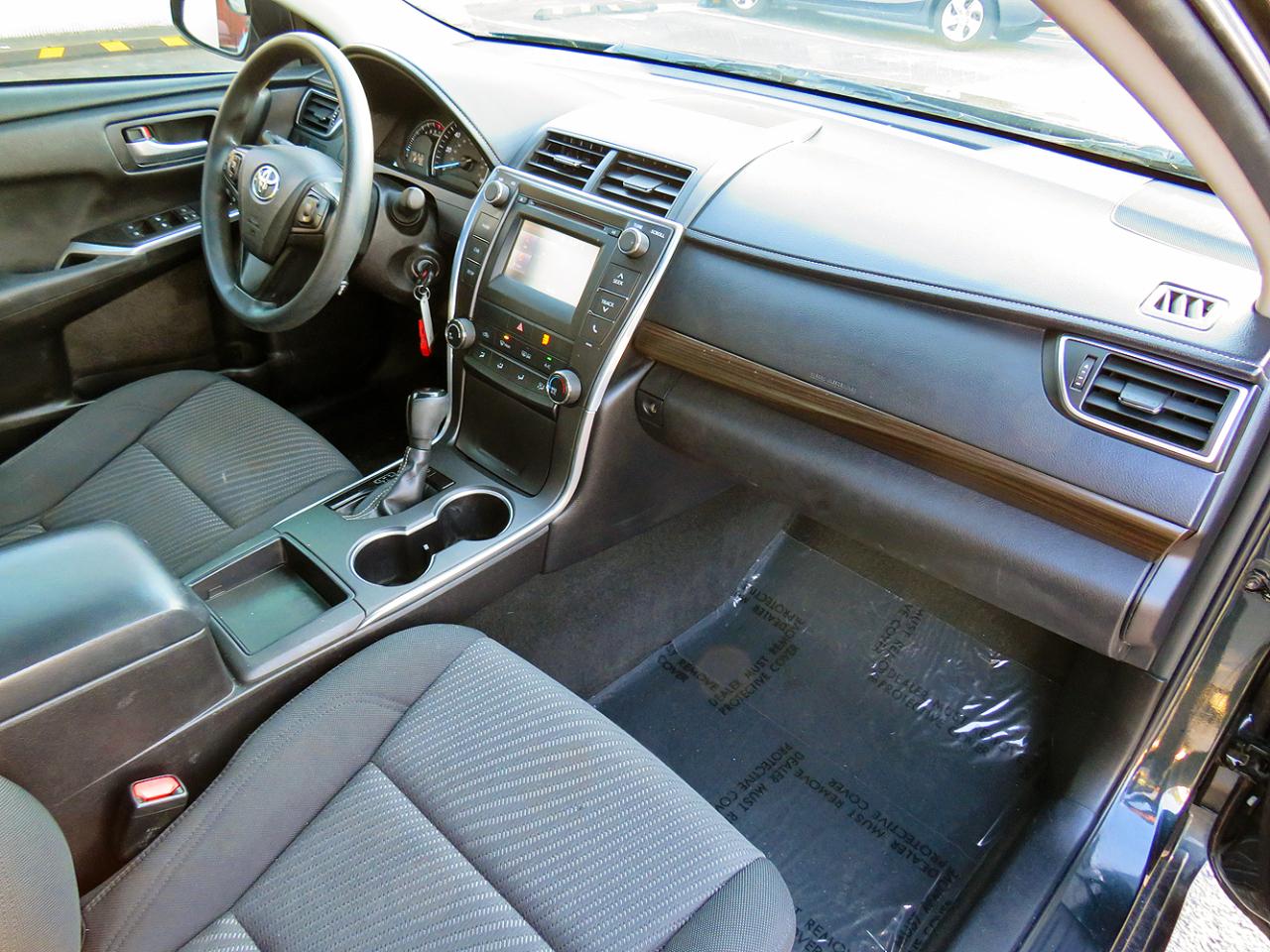 Toyota Camry 4dr Sdn I4 Auto LE (Natl) 2015