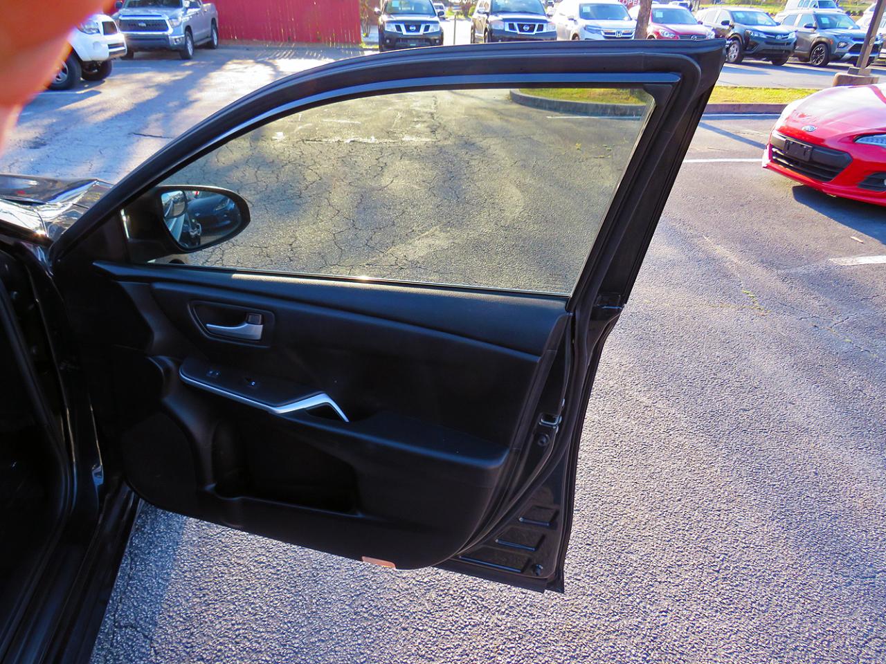 Toyota Camry 4dr Sdn I4 Auto LE (Natl) 2015