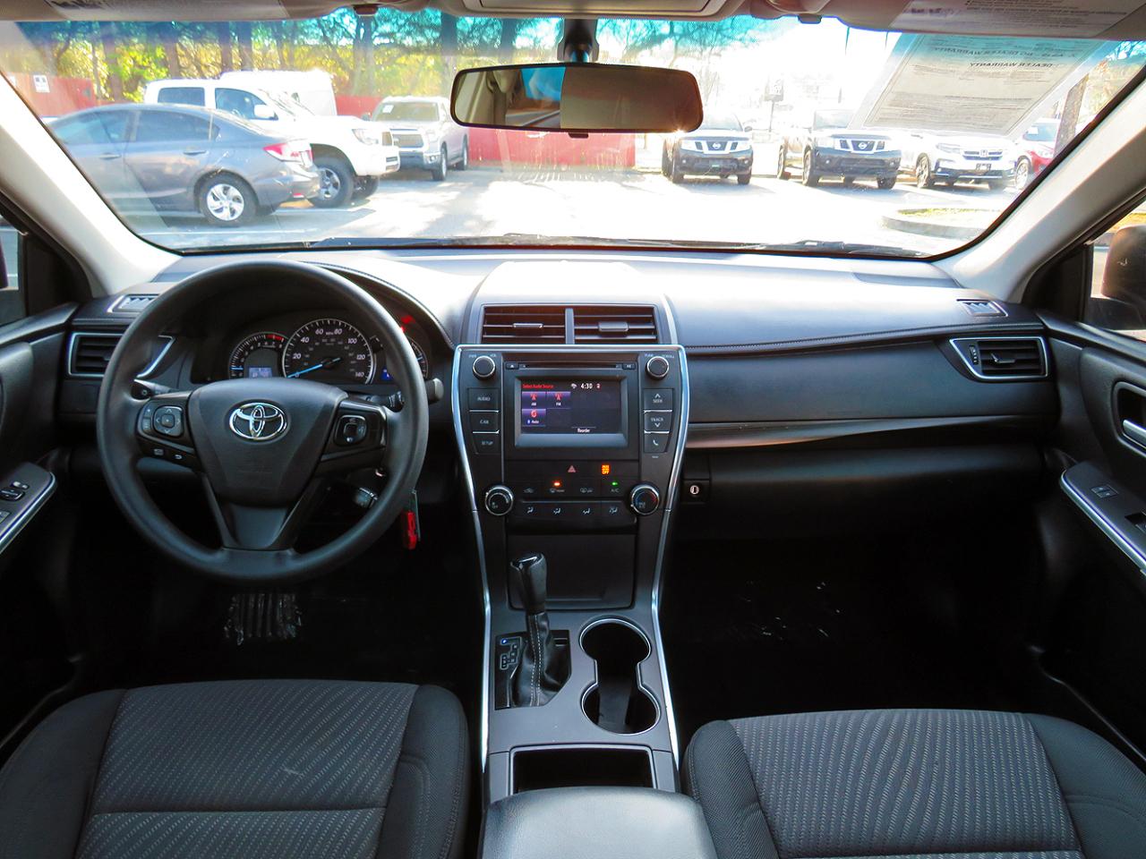 Toyota Camry 4dr Sdn I4 Auto LE (Natl) 2015