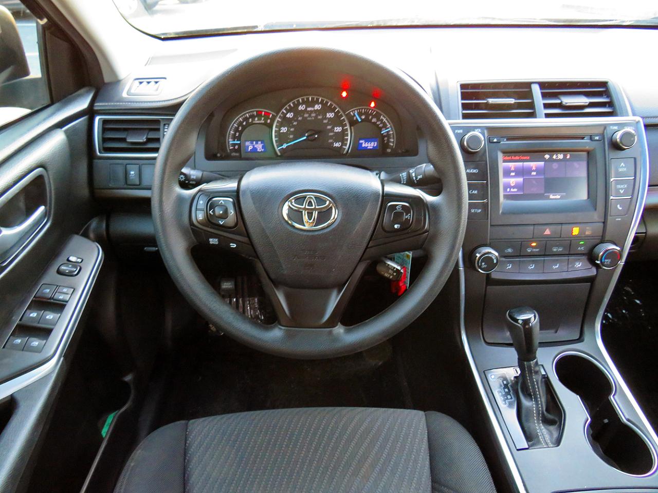 Toyota Camry 4dr Sdn I4 Auto LE (Natl) 2015