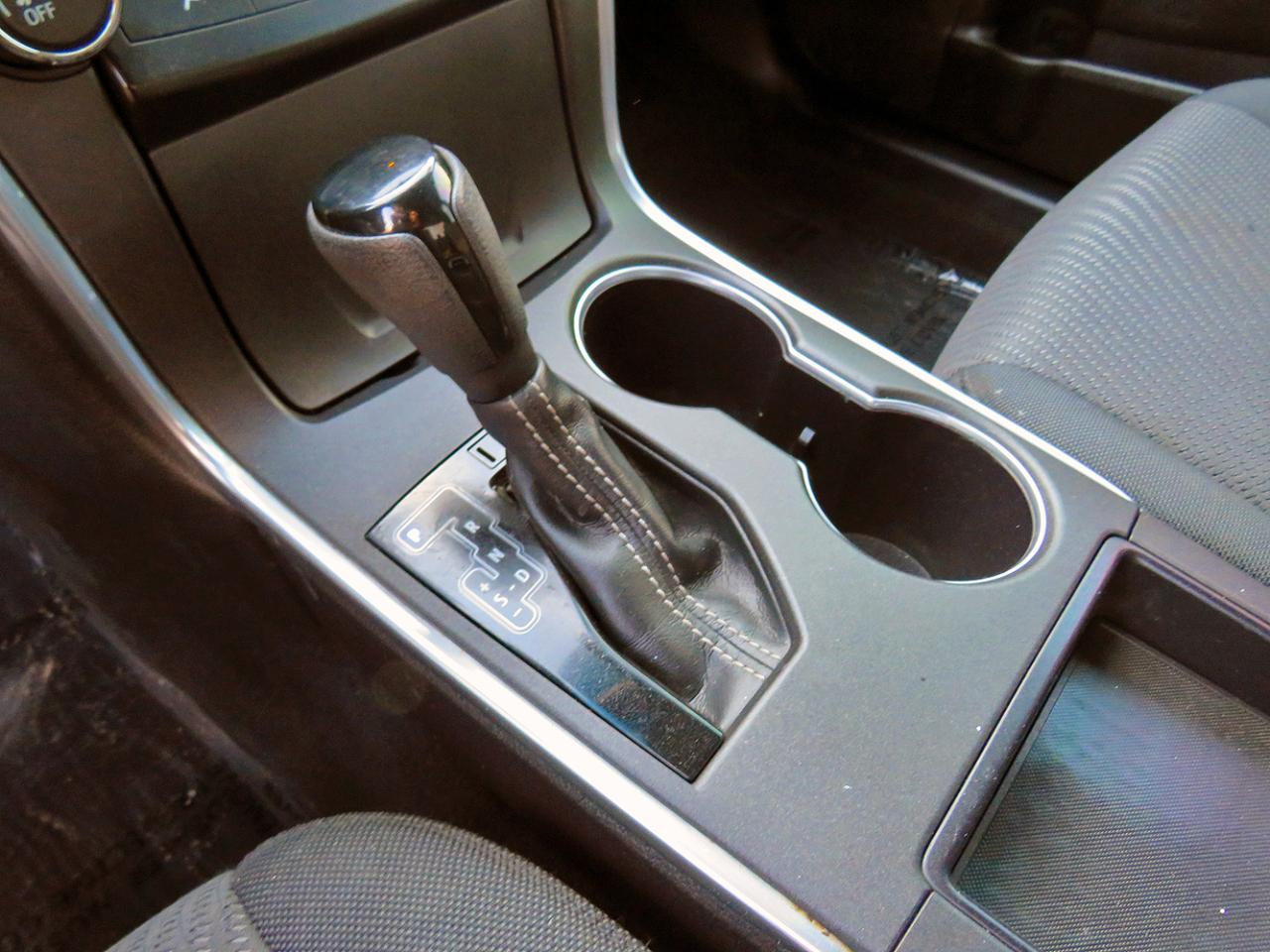 Toyota Camry 4dr Sdn I4 Auto LE (Natl) 2015