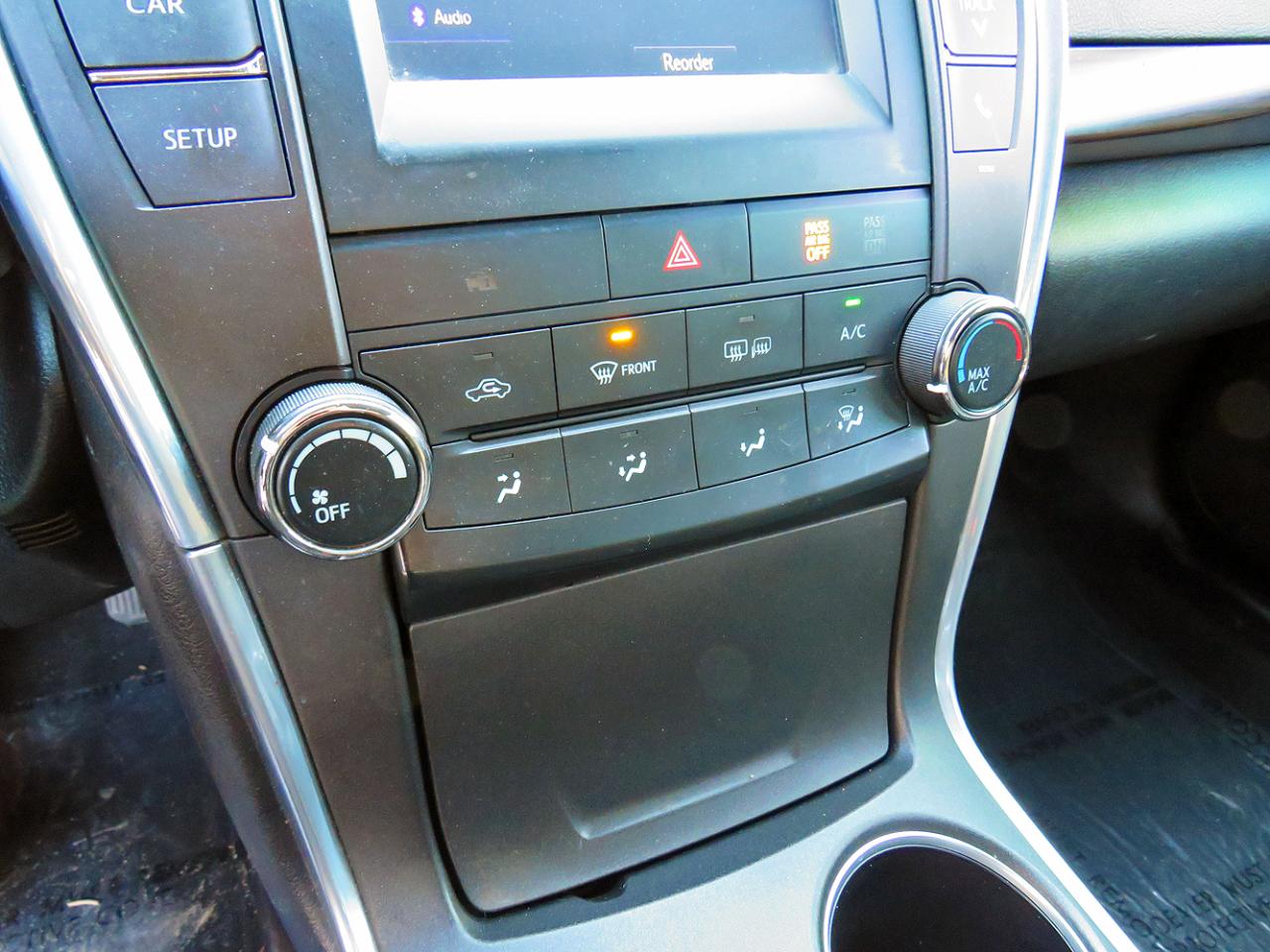 Toyota Camry 4dr Sdn I4 Auto LE (Natl) 2015