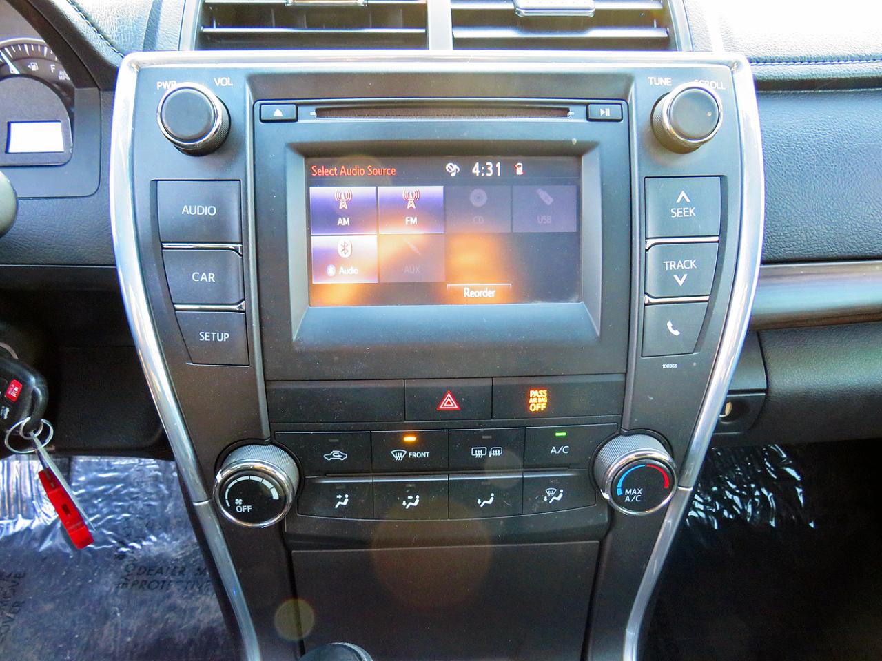 Toyota Camry 4dr Sdn I4 Auto LE (Natl) 2015