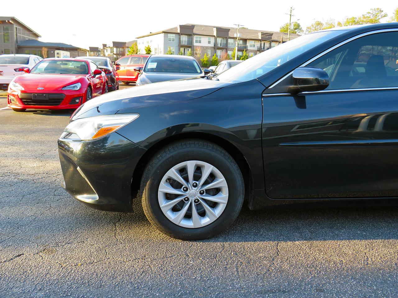 Toyota Camry 4dr Sdn I4 Auto LE (Natl) 2015