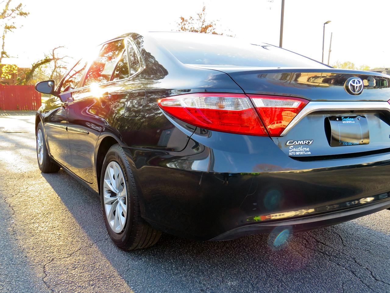 Toyota Camry 4dr Sdn I4 Auto LE (Natl) 2015