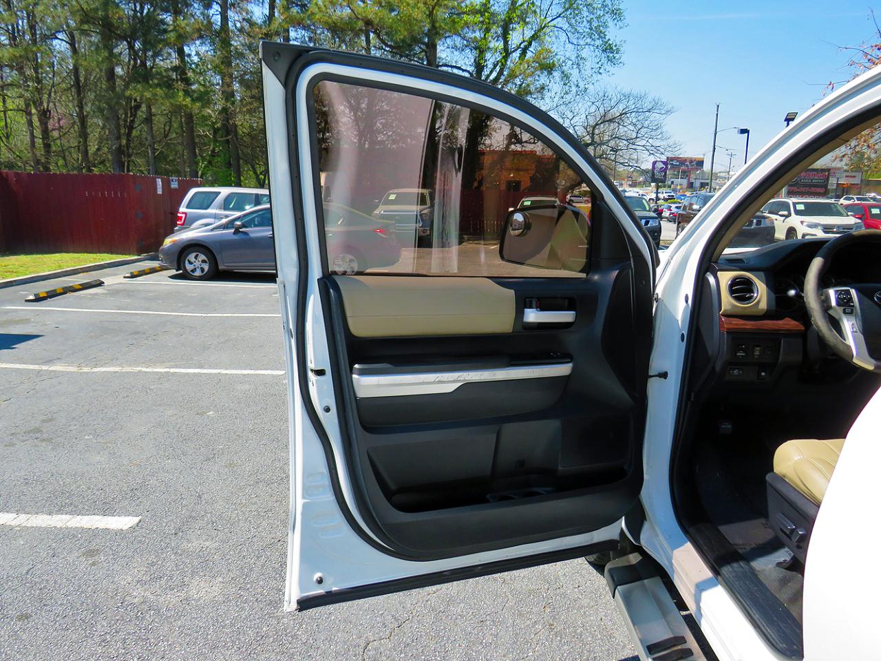 Toyota Tundra 4WD Truck CrewMax 5.7L FFV V8 6-Spd AT LTD (Natl) 2015