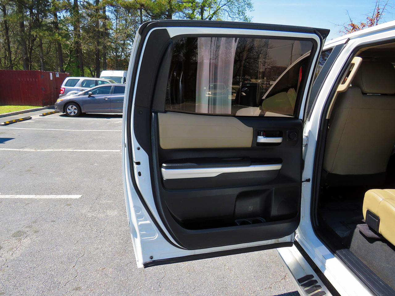 Toyota Tundra 4WD Truck CrewMax 5.7L FFV V8 6-Spd AT LTD (Natl) 2015