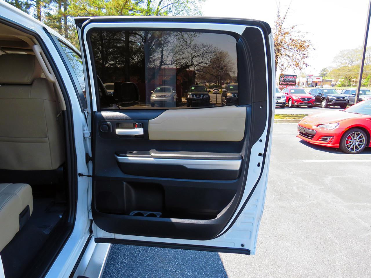 Toyota Tundra 4WD Truck CrewMax 5.7L FFV V8 6-Spd AT LTD (Natl) 2015