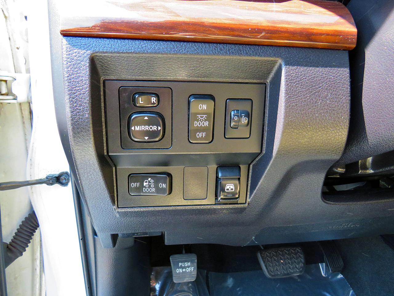 Toyota Tundra 4WD Truck CrewMax 5.7L FFV V8 6-Spd AT LTD (Natl) 2015