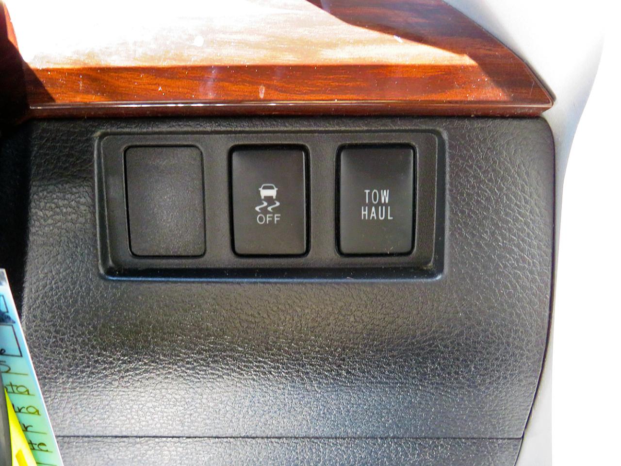 Toyota Tundra 4WD Truck CrewMax 5.7L FFV V8 6-Spd AT LTD (Natl) 2015