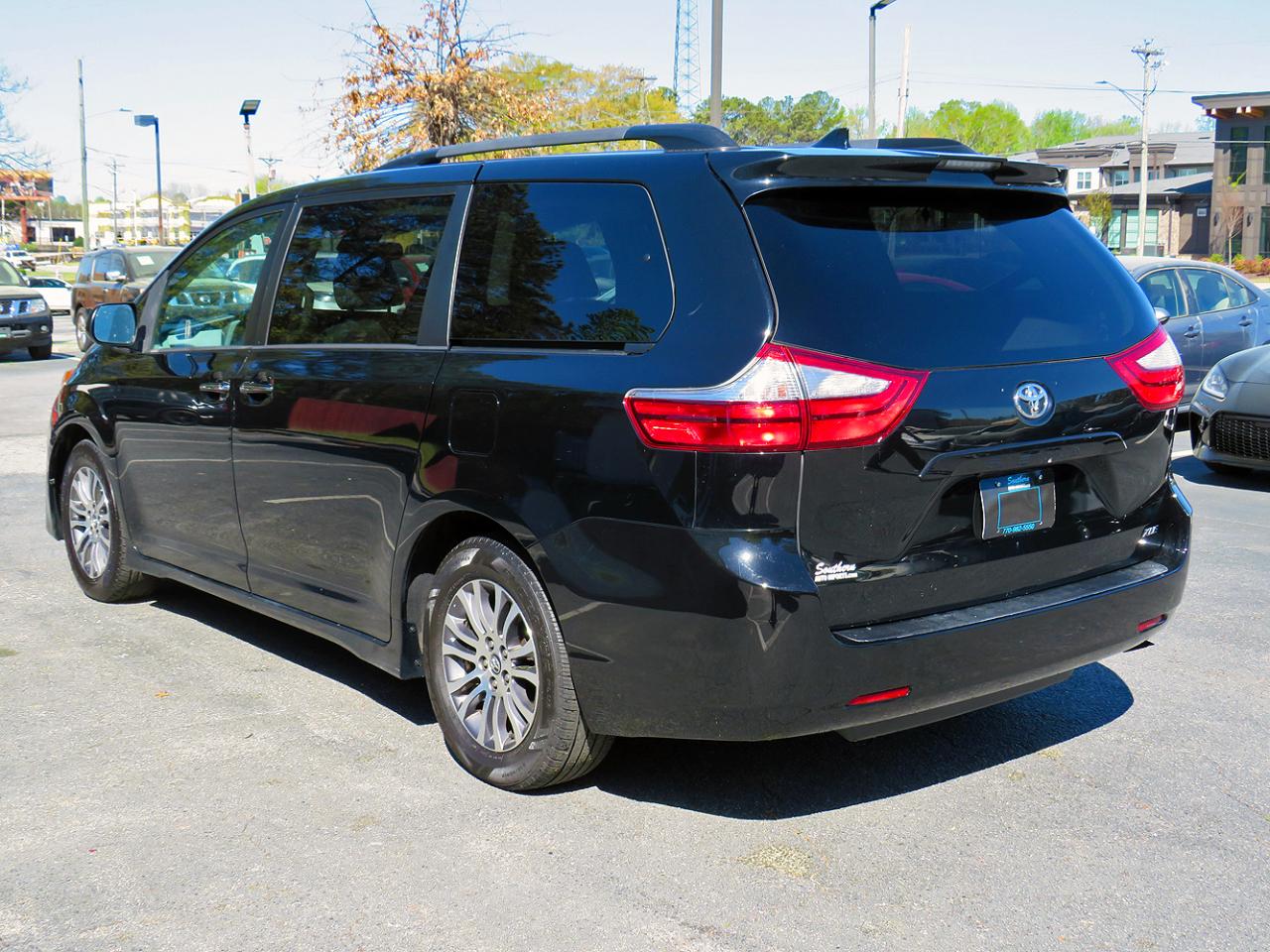 Toyota Sienna XLE Auto Access Seat FWD 7-Passenger (Natl) 2019