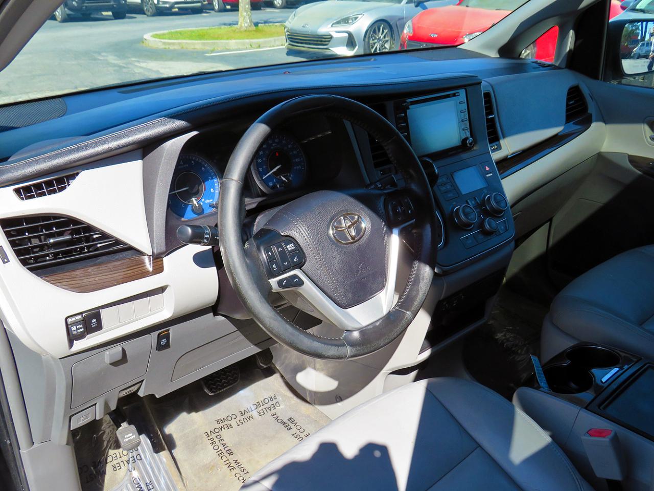 Toyota Sienna XLE Auto Access Seat FWD 7-Passenger (Natl) 2019