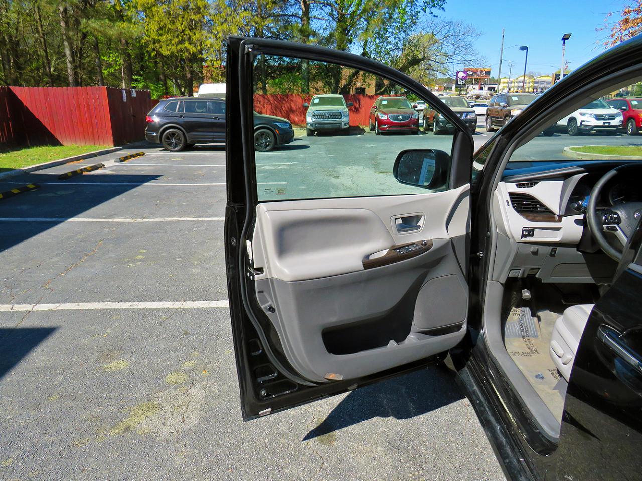 Toyota Sienna XLE Auto Access Seat FWD 7-Passenger (Natl) 2019