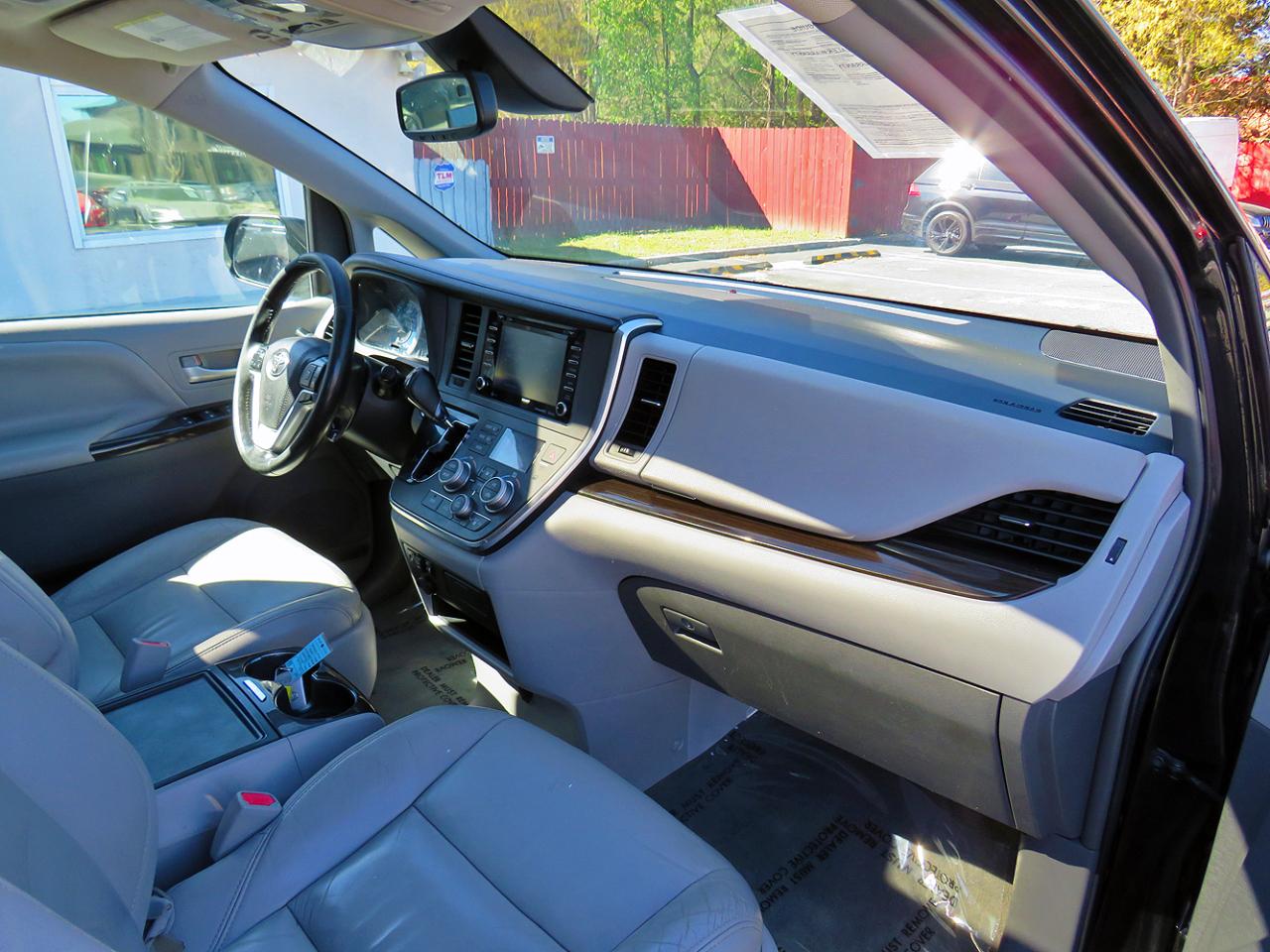 Toyota Sienna XLE Auto Access Seat FWD 7-Passenger (Natl) 2019