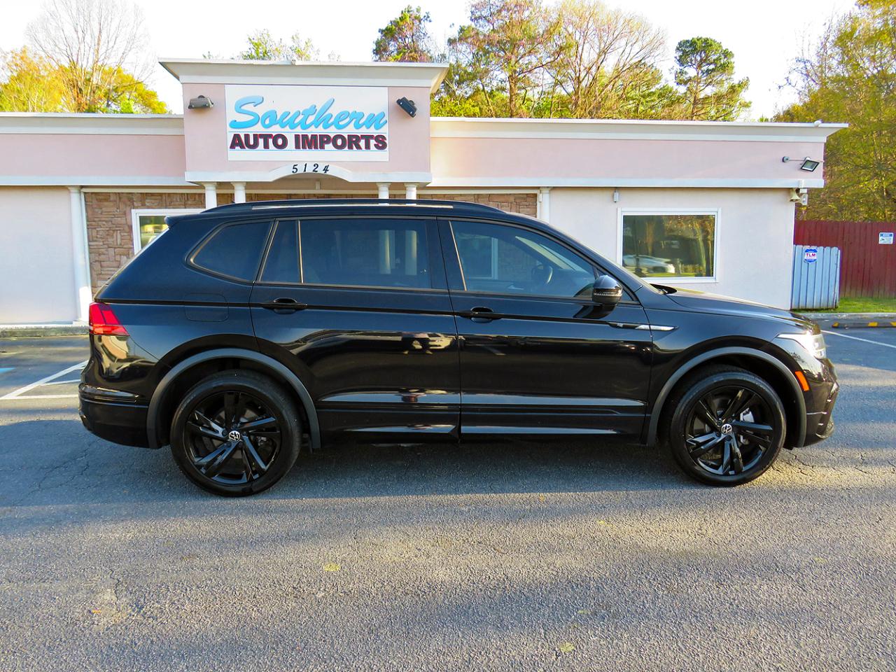 Volkswagen Tiguan 2.0T SE R-Line Black FWD 2023