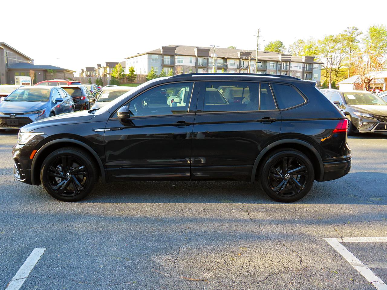 Volkswagen Tiguan 2.0T SE R-Line Black FWD 2023