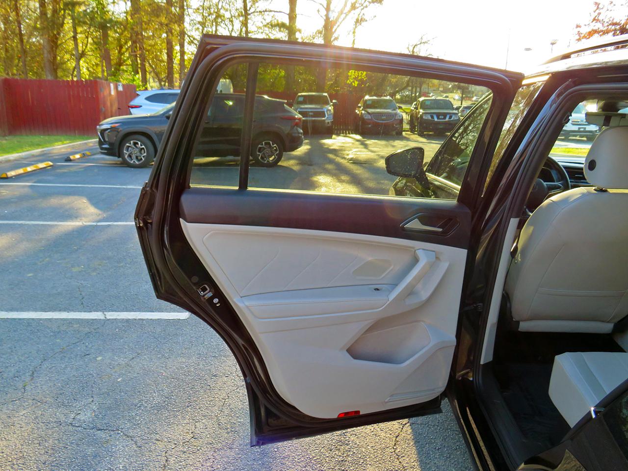 Volkswagen Tiguan 2.0T SE R-Line Black FWD 2023