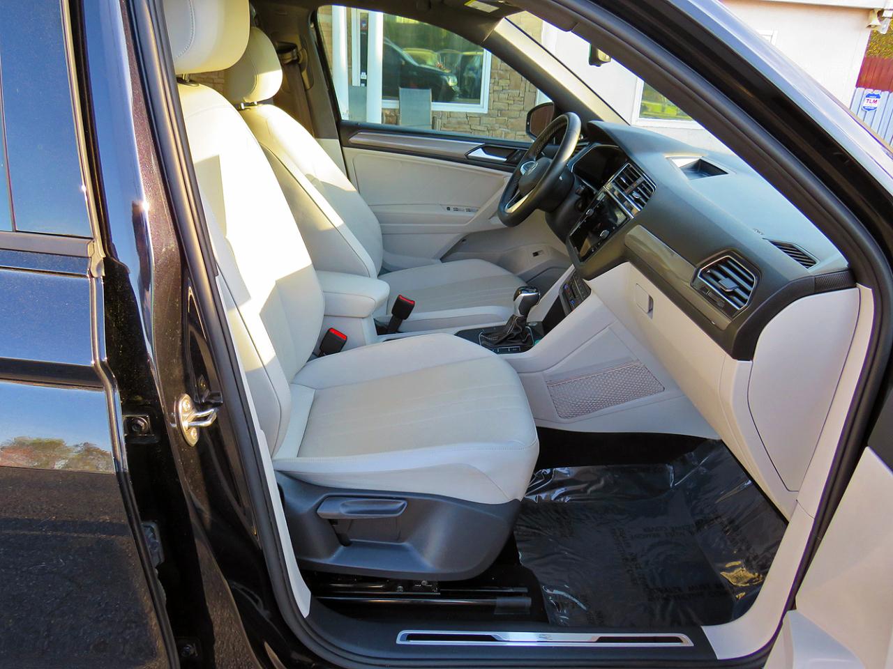 Volkswagen Tiguan 2.0T SE R-Line Black FWD 2023