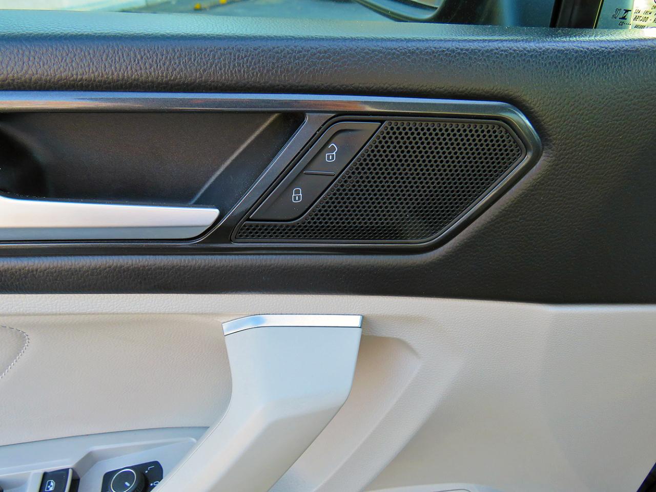 Volkswagen Tiguan 2.0T SE R-Line Black FWD 2023