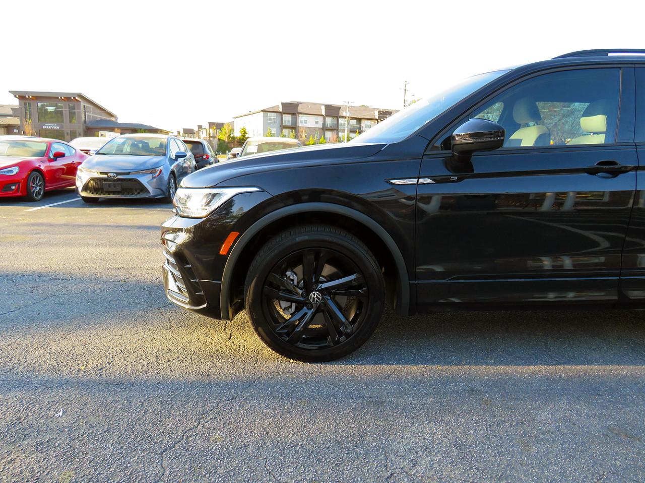 Volkswagen Tiguan 2.0T SE R-Line Black FWD 2023