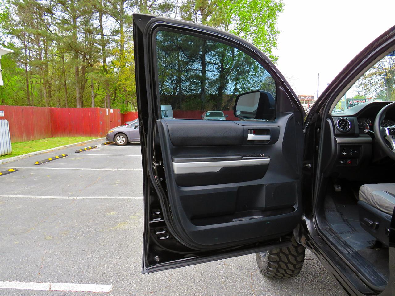 Toyota Tundra 4WD Truck CrewMax 4.6L V8 6-Spd AT SR5 (Natl) 2015