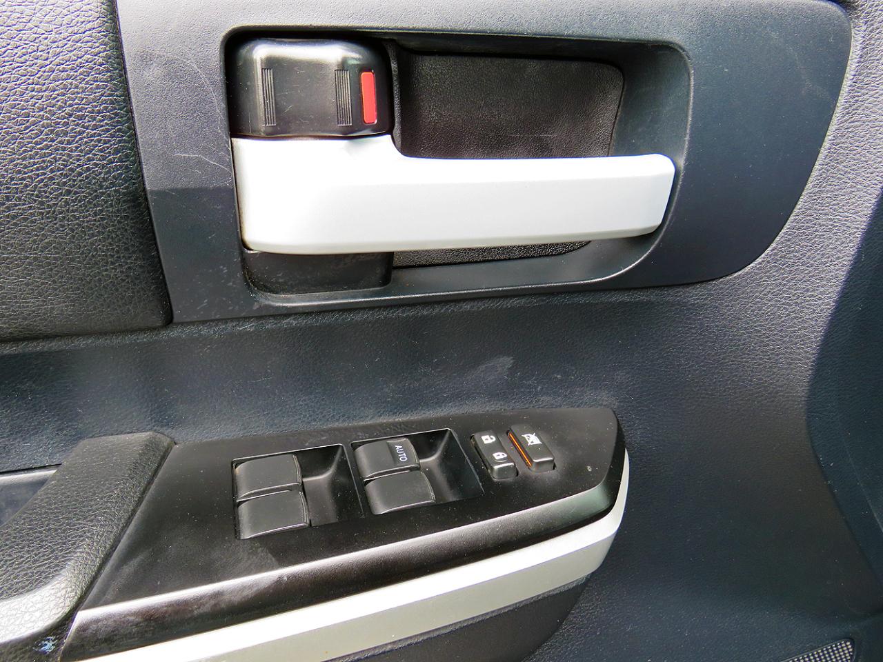 Toyota Tundra 4WD Truck CrewMax 4.6L V8 6-Spd AT SR5 (Natl) 2015