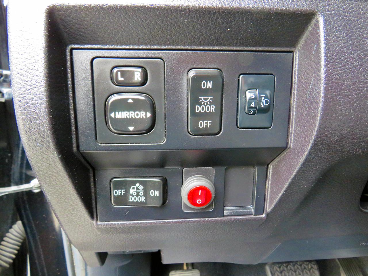 Toyota Tundra 4WD Truck CrewMax 4.6L V8 6-Spd AT SR5 (Natl) 2015