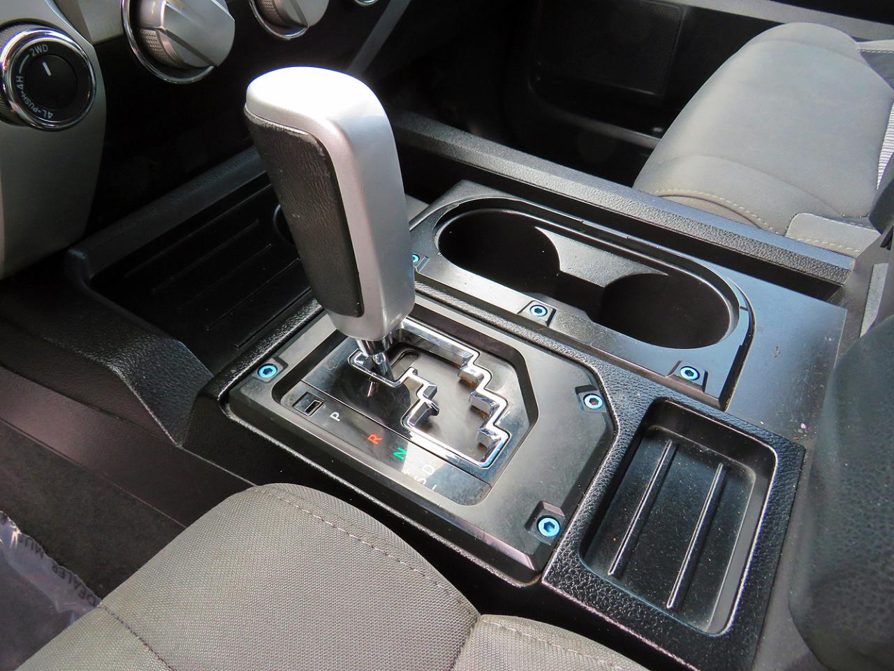 Toyota Tundra 4WD Truck CrewMax 4.6L V8 6-Spd AT SR5 (Natl) 2015