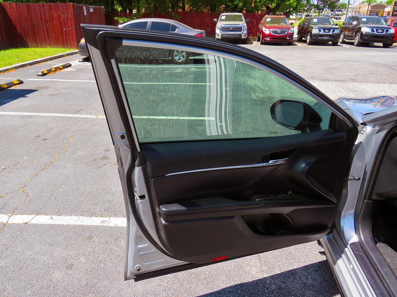 Toyota Camry SE Auto (Natl) 2023