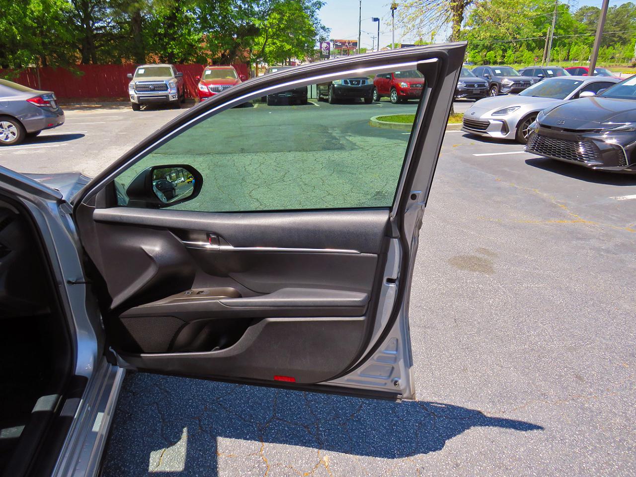 Toyota Camry SE Auto (Natl) 2023