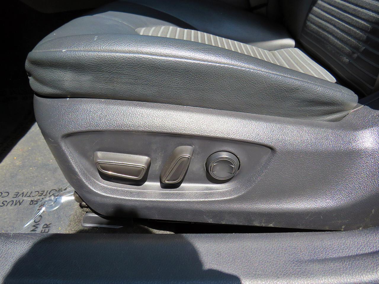 Toyota Camry SE Auto (Natl) 2023